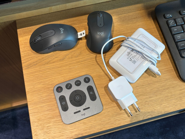 1548275-8 Smart-TV 65" med konferensutrustning - Samsung / Logitech
