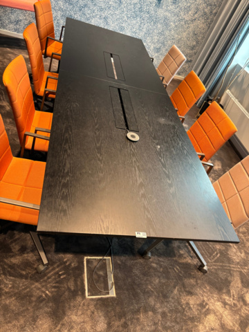 1548278-3 Konferensmöblemang - Konferensbord, 8 st karmstolar, sittbänkar och whiteboardtavla - Lammhults