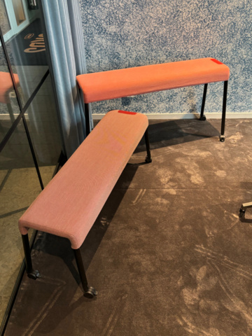 1548278-16 Konferensmöblemang - Konferensbord, 8 st karmstolar, sittbänkar och whiteboardtavla - Lammhults