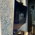 1548279-3 Smart-TV 65" med konferensutrustning och mediamöbel - Samsung / Logitech