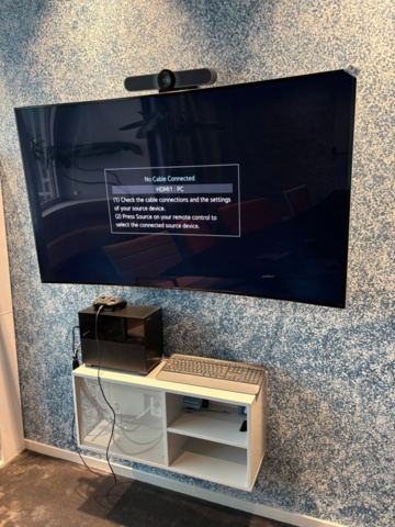 1548279-16 Smart-TV 65" med konferensutrustning och mediamöbel - Samsung / Logitech