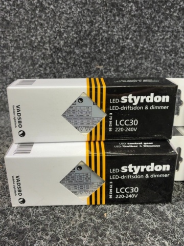 1605548-2 4 st LED-styrdon VADSBO LCC30