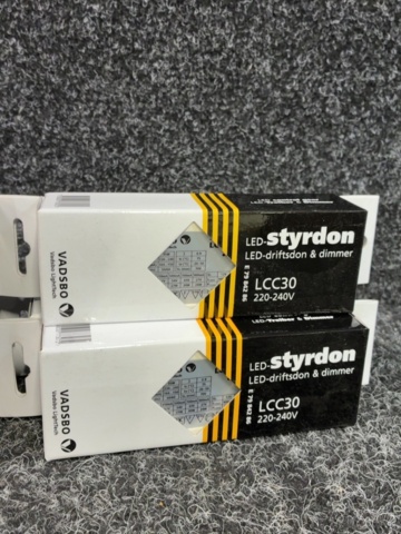 1605548-3 4 st LED-styrdon VADSBO LCC30