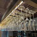 1548283-12 Glashängare med samling av diverse glas