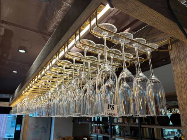 1548283-12 Glashängare med samling av diverse glas