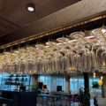 1548283-8 Glashängare med samling av diverse glas