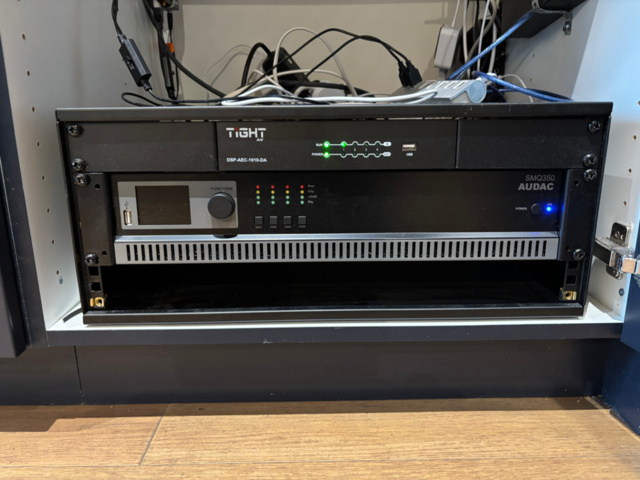 1548285-5 Ljudanläggning med högtalare, subwoofers och mikrofonutrustning - Audac / Sennheiser m.fl.