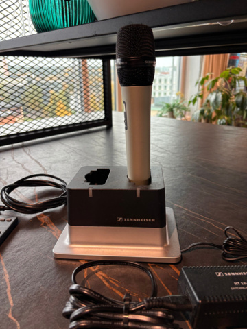 1548285-13 Ljudanläggning med högtalare, subwoofers och mikrofonutrustning - Audac / Sennheiser m.fl.