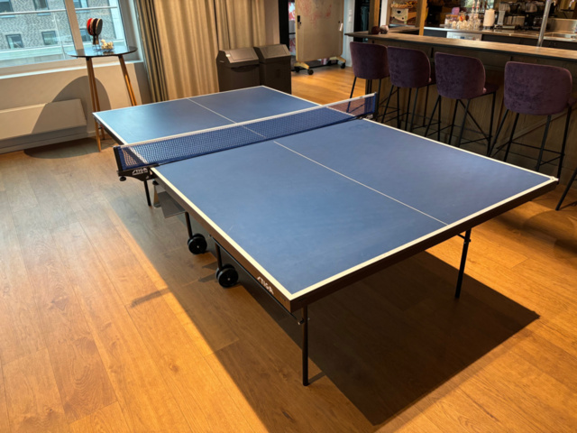 1548294-12 Pingisbord med tillbehör och ståbord - Stiga Action Roller