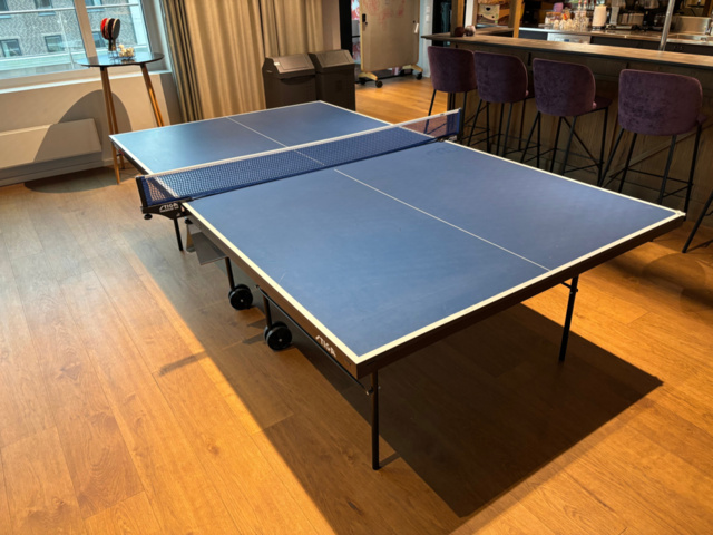1548294-1 Pingisbord med tillbehör och ståbord - Stiga Action Roller