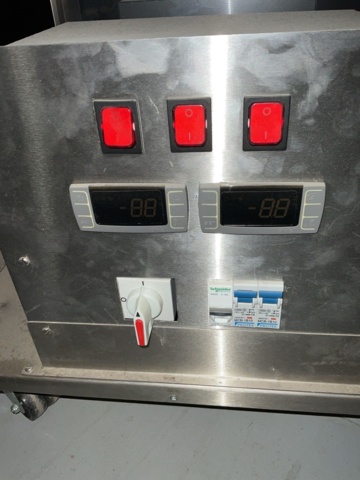 1474094-10 Kycklingvärmare