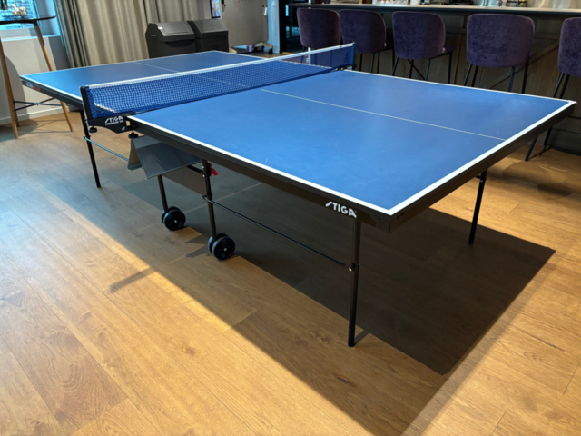 1548294-2 Pingisbord med tillbehör och ståbord - Stiga Action Roller