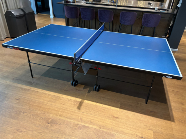 1548294-3 Pingisbord med tillbehör och ståbord - Stiga Action Roller