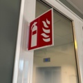 1548403-4 Brandsläckare 8 st med väggfästen och skyltar