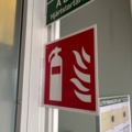 1548403-10 Brandsläckare 8 st med väggfästen och skyltar