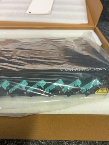 1605533-7 Fiberpatchpanel med tillbehör - CommScope FMS-K1BI-S5M4-24-SP-EU