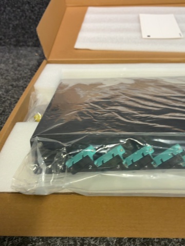 1605533-9 Fiberpatchpanel med tillbehör - CommScope FMS-K1BI-S5M4-24-SP-EU