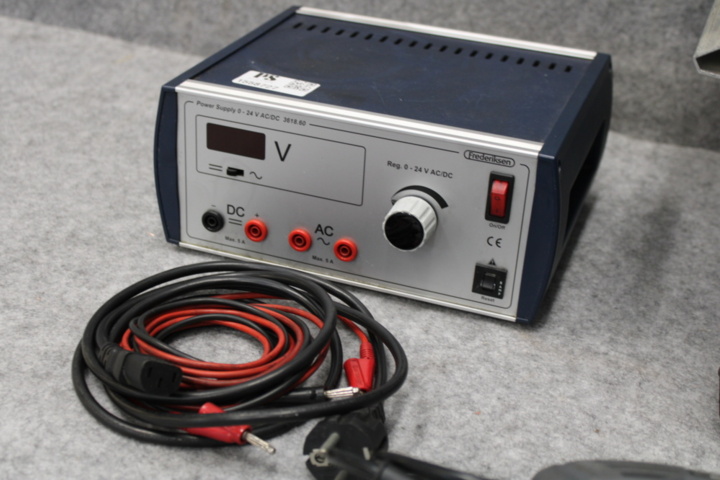 1558727-2 Nätaggregat, elkabel m.m.
