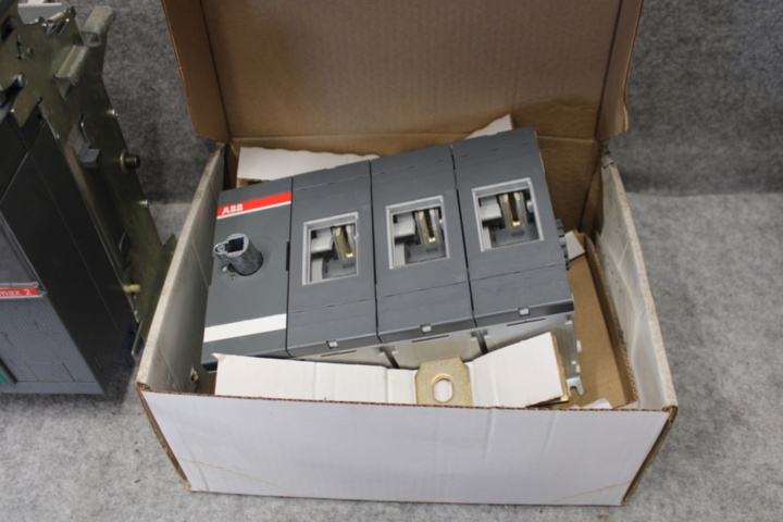 1558746-7 Kraftbrytare ABB 4 st