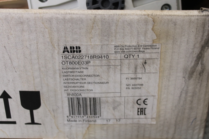 1558746-8 Kraftbrytare ABB 4 st
