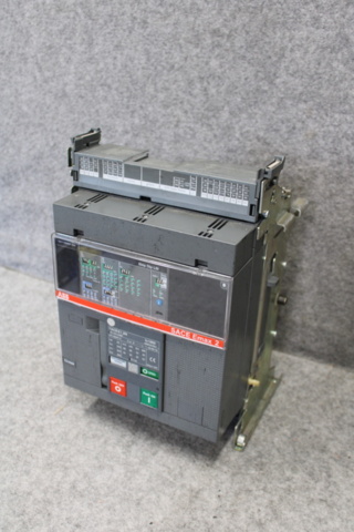 1558746-9 Kraftbrytare ABB 4 st