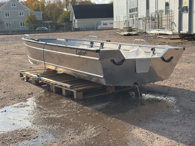 1605810-2 Aluminiumbåt 3,8m | För 4 personer | Lyfco