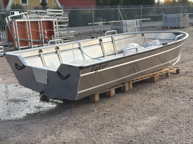 1605810-4 Aluminiumbåt 3,8m | För 4 personer | Lyfco