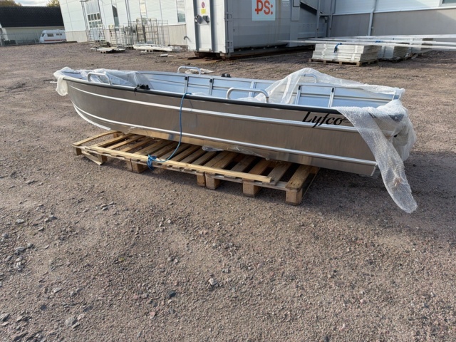 1605810-5 Aluminiumbåt 3,8m | För 4 personer | Lyfco