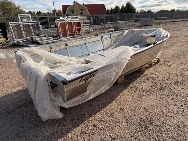 1605810-8 Aluminiumbåt 3,8m | För 4 personer | Lyfco