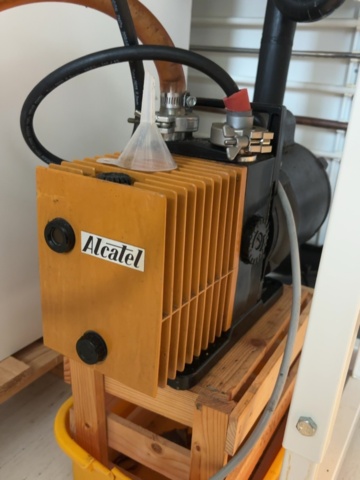1549159-2 Labratorieutrustning - Büchi Rotavapor R-200 med värmebad, Hemle centrifug och Edwards vakuumpumpar