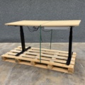 1605751-2 Skrivbord QBUS T-stativ, 1600x800 mm, svart, ek
