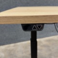 1605751-5 Skrivbord QBUS T-stativ, 1600x800 mm, svart, ek