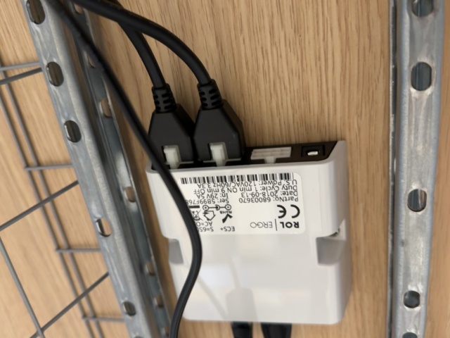 1605751-6 Skrivbord QBUS T-stativ, 1600x800 mm, svart, ek