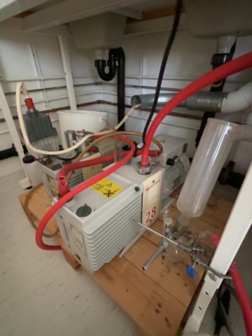 1549159-20 Labratorieutrustning - Büchi Rotavapor R-200 med värmebad, Hemle centrifug och Edwards vakuumpumpar