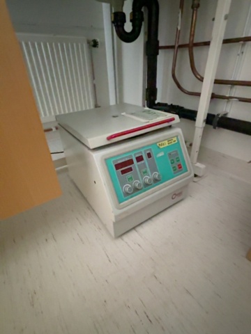 1549159-21 Labratorieutrustning - Büchi Rotavapor R-200 med värmebad, Hemle centrifug och Edwards vakuumpumpar