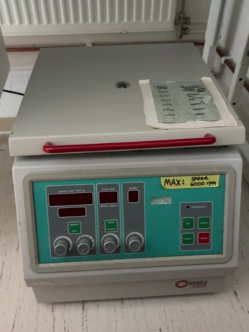 1549159-22 Labratorieutrustning - Büchi Rotavapor R-200 med värmebad, Hemle centrifug och Edwards vakuumpumpar