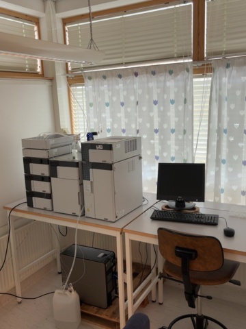 1549161-1 HPLC/UHPLC-system med dator – Shimadzu Prominence UFLC XR