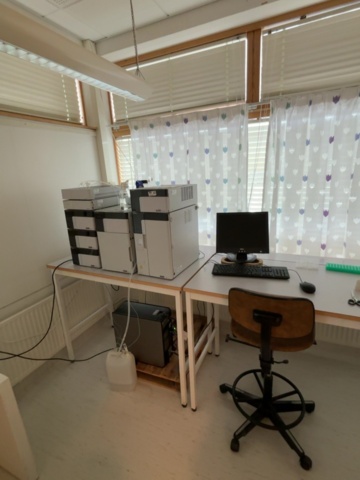 1549161-10 HPLC/UHPLC-system med dator – Shimadzu Prominence UFLC XR
