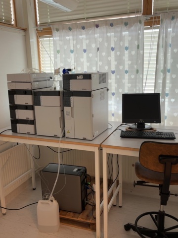 1549161-18 HPLC/UHPLC-system med dator – Shimadzu Prominence UFLC XR