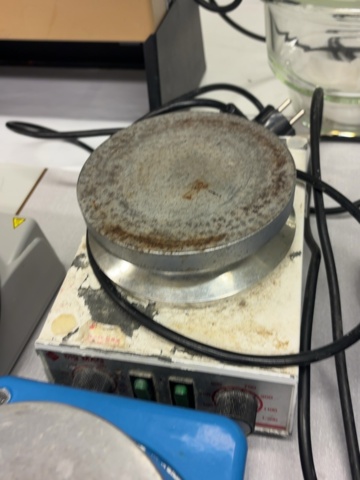 1549163-4 Laboratorieutrustning – magnetomrörare, värmeutrustning och Eppendorf MiniSpin