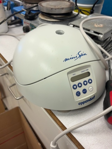 1549163-9 Laboratorieutrustning – magnetomrörare, värmeutrustning och Eppendorf MiniSpin