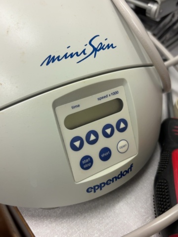 1549163-10 Laboratorieutrustning – magnetomrörare, värmeutrustning och Eppendorf MiniSpin