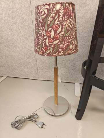 1564950-2 2st Kartell pallar samt 2 lampor
