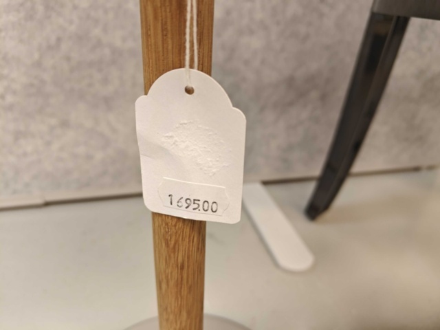 1564950-3 2st Kartell pallar samt 2 lampor