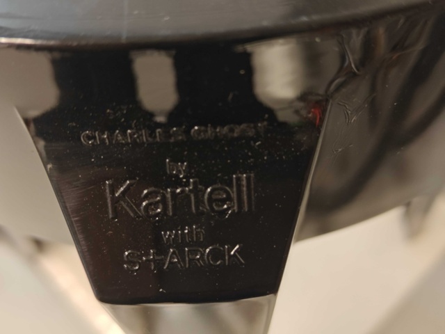 1564950-9 2st Kartell pallar samt 2 lampor