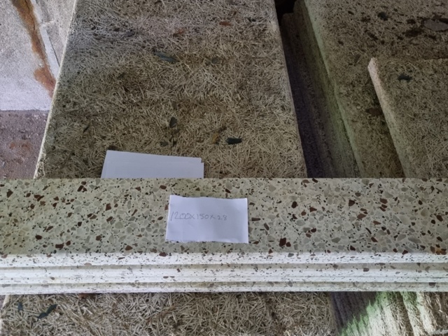 1408070-1 Parti med fönsterbrädor i terrazzo