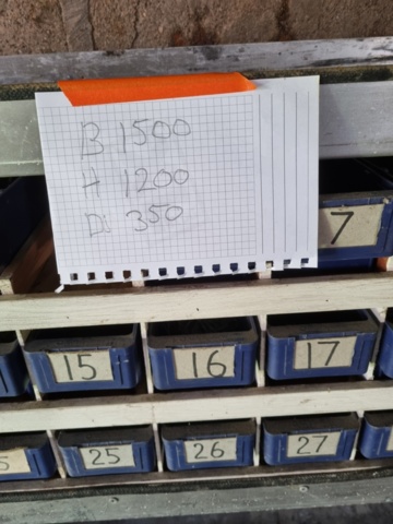 1408073-2 Bilinredning med hyllor och förvaringslådor