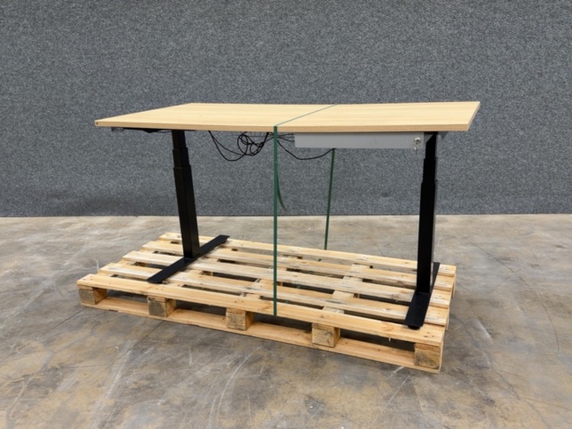 1605752-2 Skrivbord QBUS T-stativ, 1600x800 mm, svart, ek