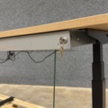 1605752-4 Skrivbord QBUS T-stativ, 1600x800 mm, svart, ek