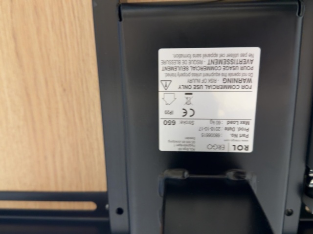 1605752-8 Skrivbord QBUS T-stativ, 1600x800 mm, svart, ek